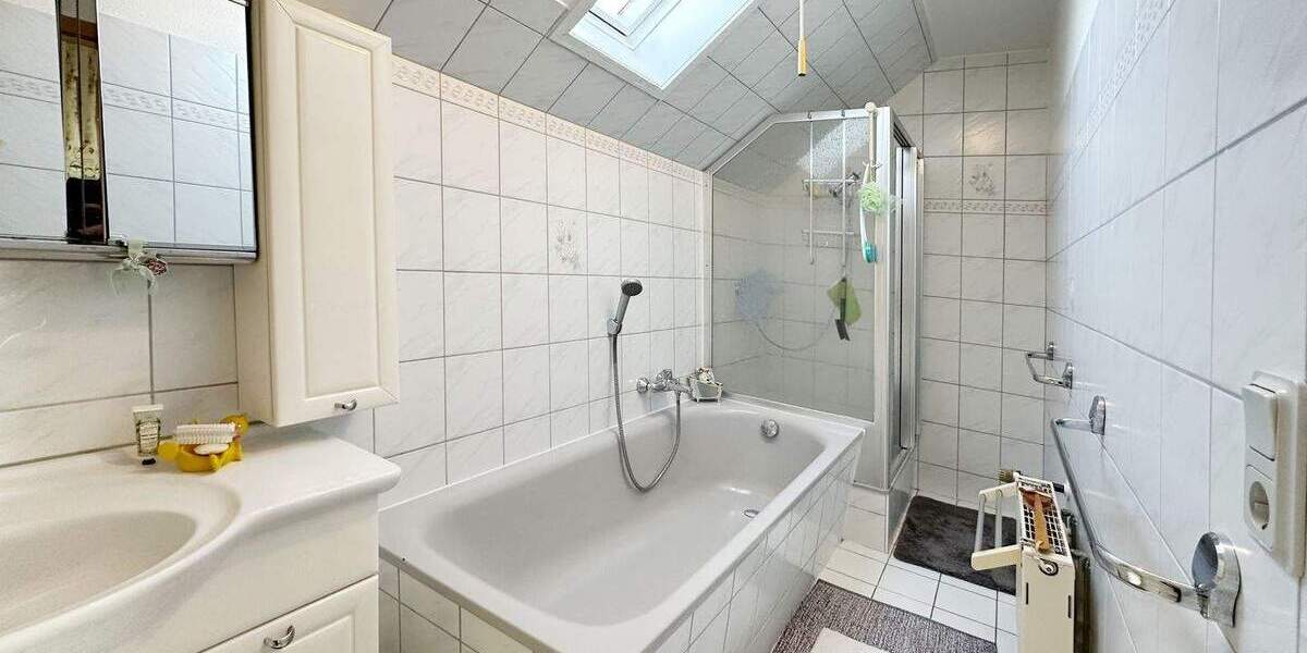 Charmante Doppelhaushälfte, 127 m², mit großzügigem Garten in E-Schonnebeck 4 zimmer