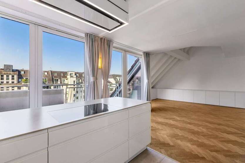 Wohnung zum Kaufen in Düsseldorf 910.000 € 136 m²
