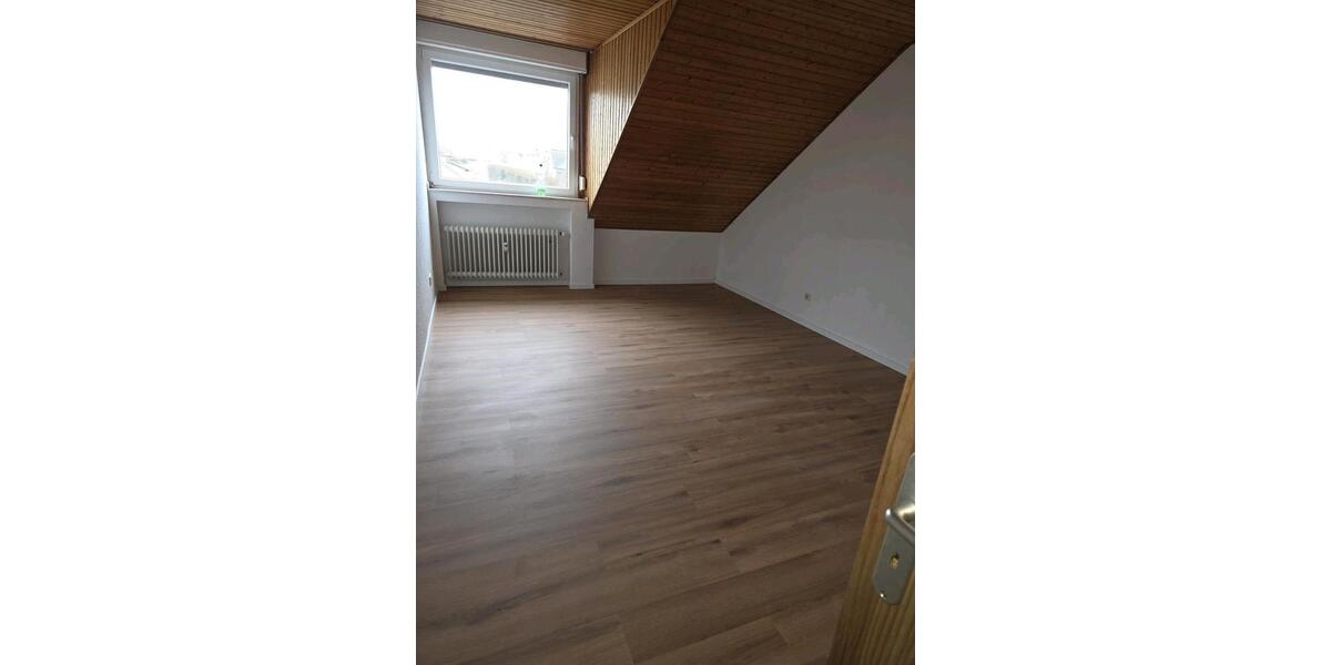 Dachgeschoßwohnung Dinslaken Hiesfeld - 2.5 Zimmer, 73 m&sup2;, 600&euro; | Angebot:26396476