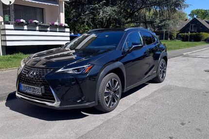 Lexus UX 92.000 km 21.200 &euro; Duisburg 47167