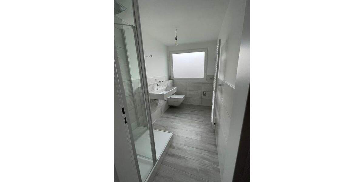 Erstbezug nach Komplettsanierung! Helle 3-Raum Dachgeschosswohnung mit Balkon in zentraler Lage 3 zimmer