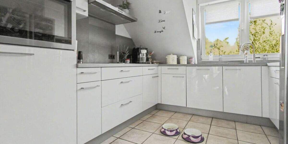 Charmante Maisonette-Dachgeschosswohnung mit Balkon, Garage und modernisierter Heiztechnik 2 zimmer