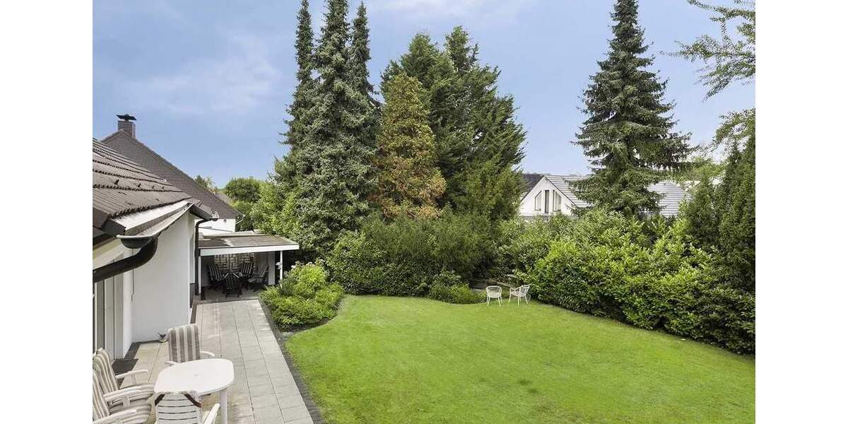 Freistehendes Einfamilienhaus mit Garage auf großem Grundstück in Ratingen-Ost 5 zimmer