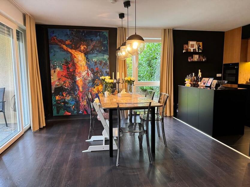 Luxuriöse EG Wohnung mit großem Garten in beliebter Lage zimmer