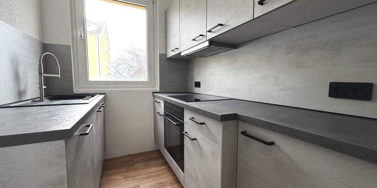 Wohnen mit Komfort: Sanierte DG-Wohnung mit Küche und Loggia im 3-Parteienhaus! 4 zimmer