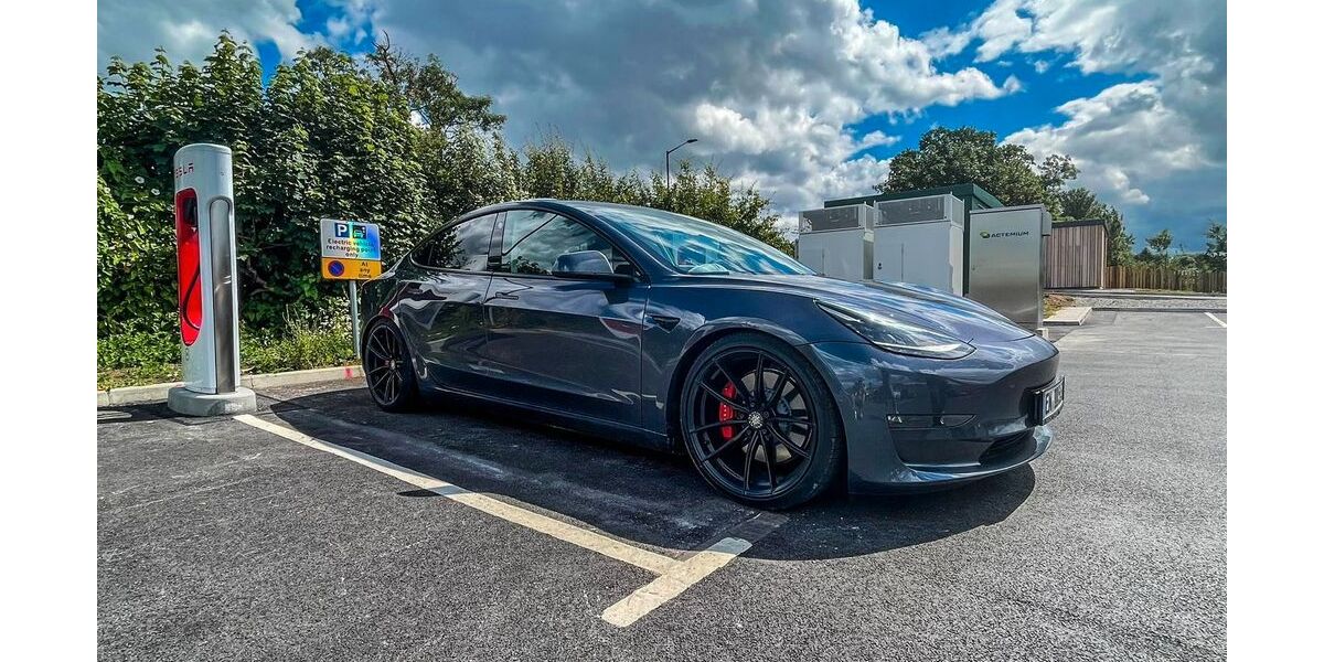 Tesla Model 3 61.790 km 32.000 &euro; Gevelsberg 58285