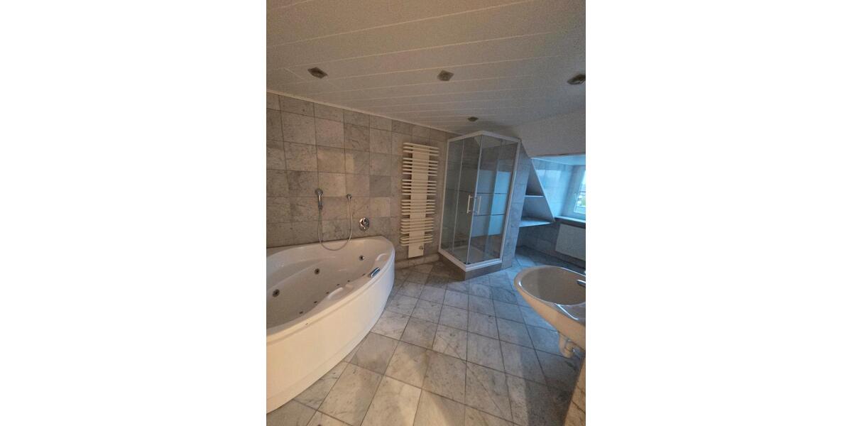 Dachgeschoßwohnung Gelsenkirchen Gelsenkirchen-West - 3.5 Zimmer, 80 m&sup2;, 560&euro; | Angebot:26382971