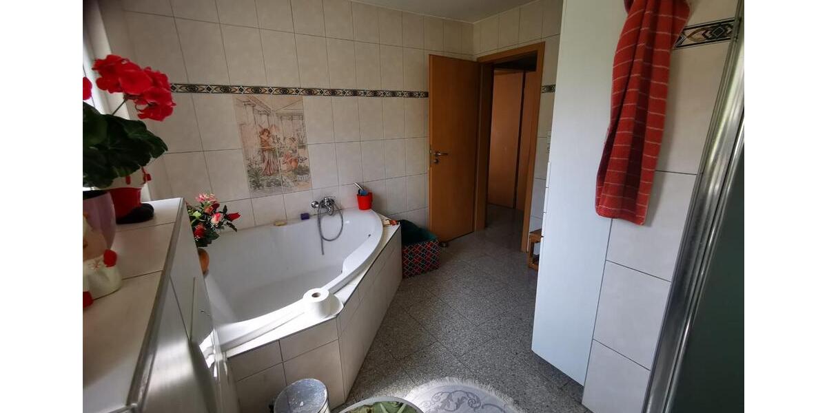 Hochparterre Dortmund Huckarde - 5 Zimmer, 110 m&sup2;, 1.350&euro; | Angebot:25106549