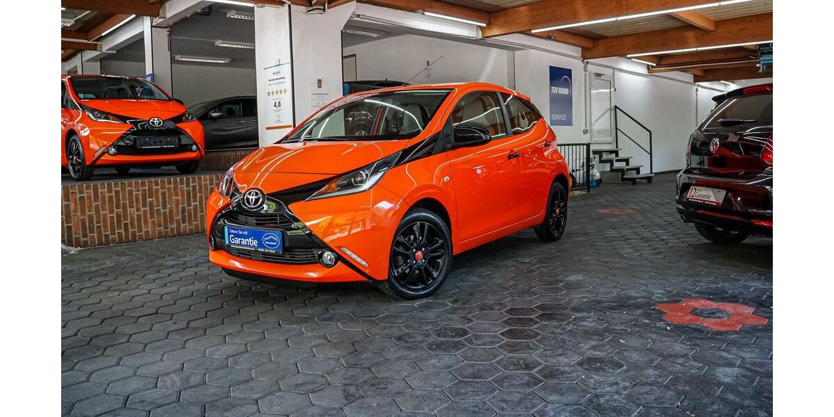 Toyota Aygo (X) 58.500 km 8.999 &euro; Duisburg 47179