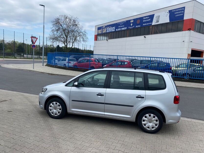 VW Touran 156.118 km 7.499 € Düsseldorf 40599