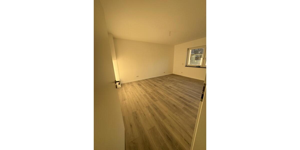 Verkauf: Kernsanierte Wohnung | 1. OG | Neubauniveau 4 zimmer