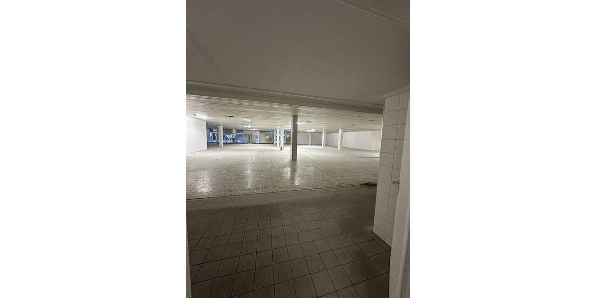 Einzelhandel zu vermieten Ladenlokal Gewerbeeinheit zimmer