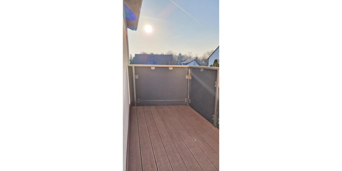 Helle Obergeschosswohnung mit zwei Balkonen in Hösel 2 zimmer