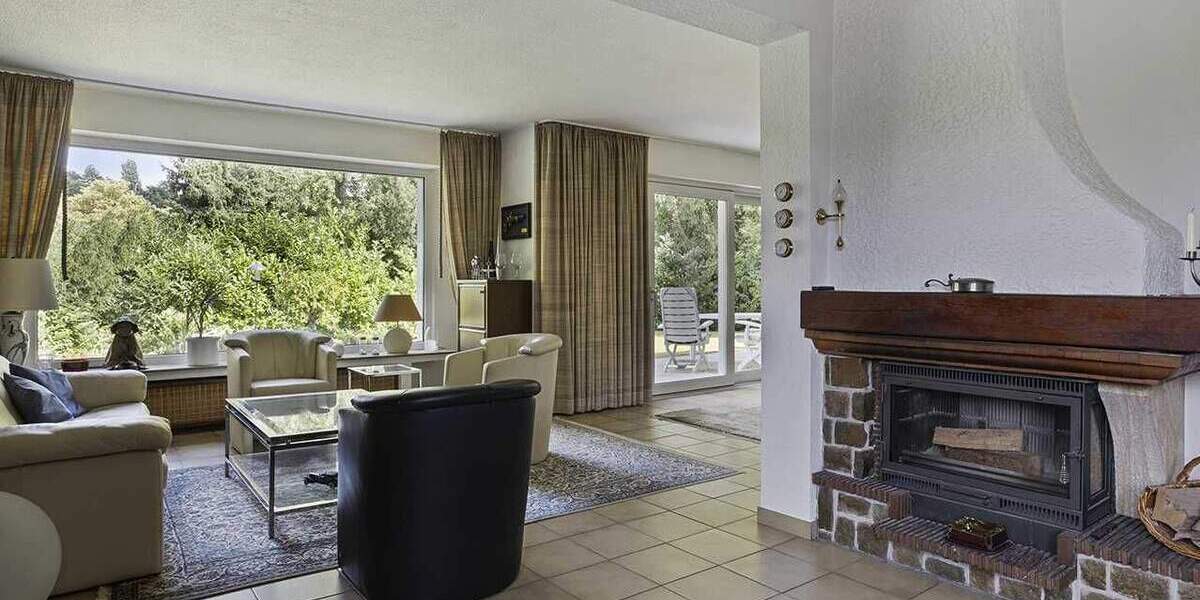 Freistehendes Einfamilienhaus mit Garage auf großem Grundstück in Ratingen-Ost 5 zimmer