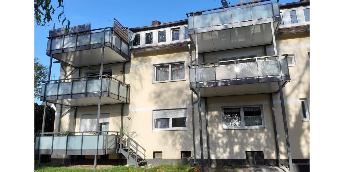 Helle Dachgeschosswohnung mit großem Balkon 2 zimmer