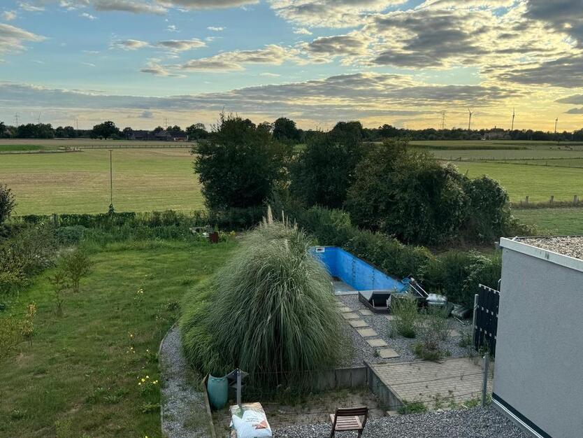 Freistehendes, vollständig saniertes Einfamilienhaus am Feldrand
