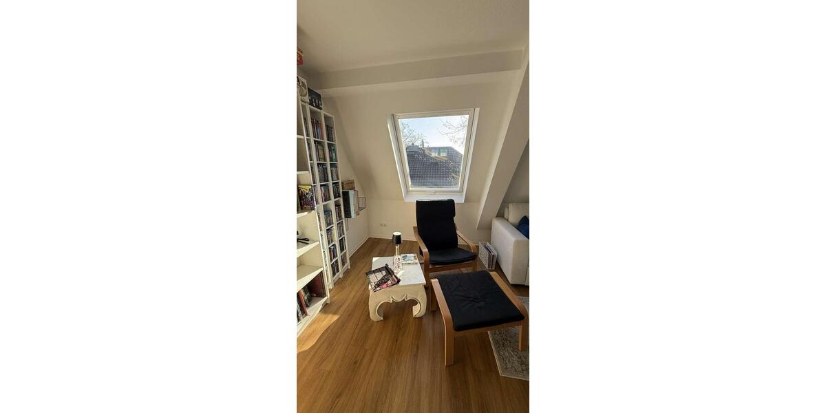 Dachgeschoßwohnung Duisburg Duisburg-Mitte - 4 Zimmer, 93 m&sup2;, 830&euro; | Angebot:26060436