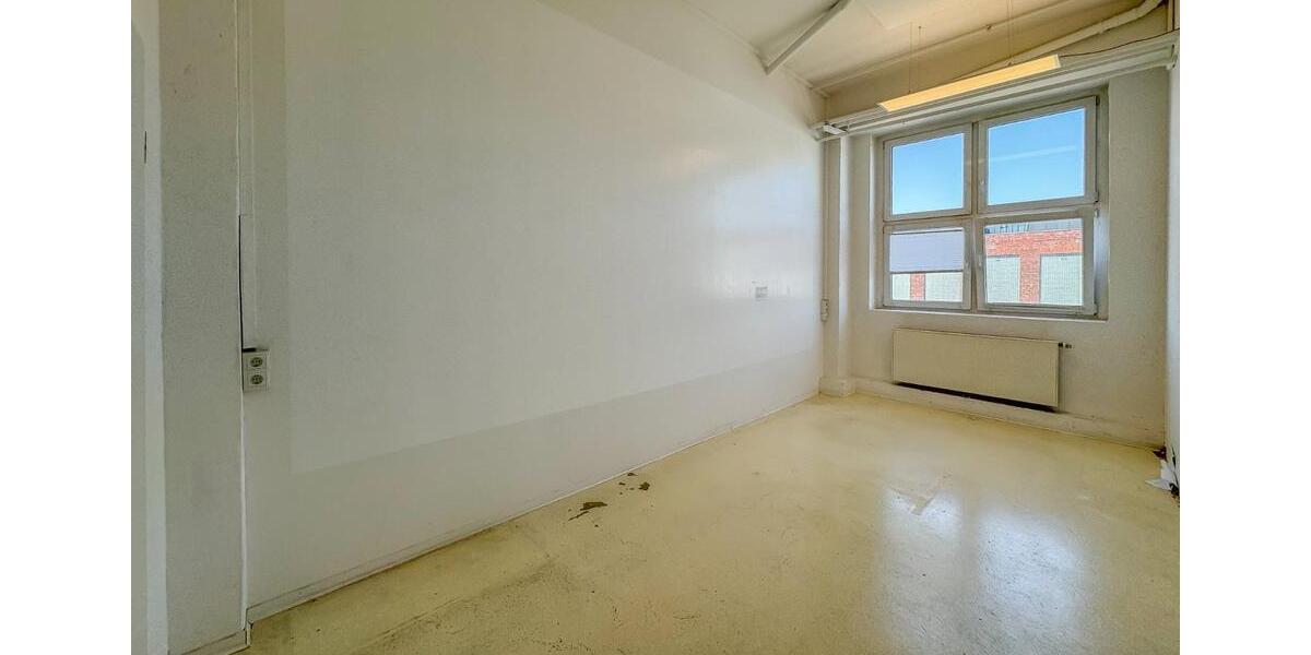 BÜRO MIT STUDIO IM INDUSTRIAL LOOK – 320 m² – 6,38 € pro m² – 3 BÜROS – KÜCHE – LASTENAUFZUG – KLIMA – BARRIEREFREI – TOP AUFGETEILT! zimmer