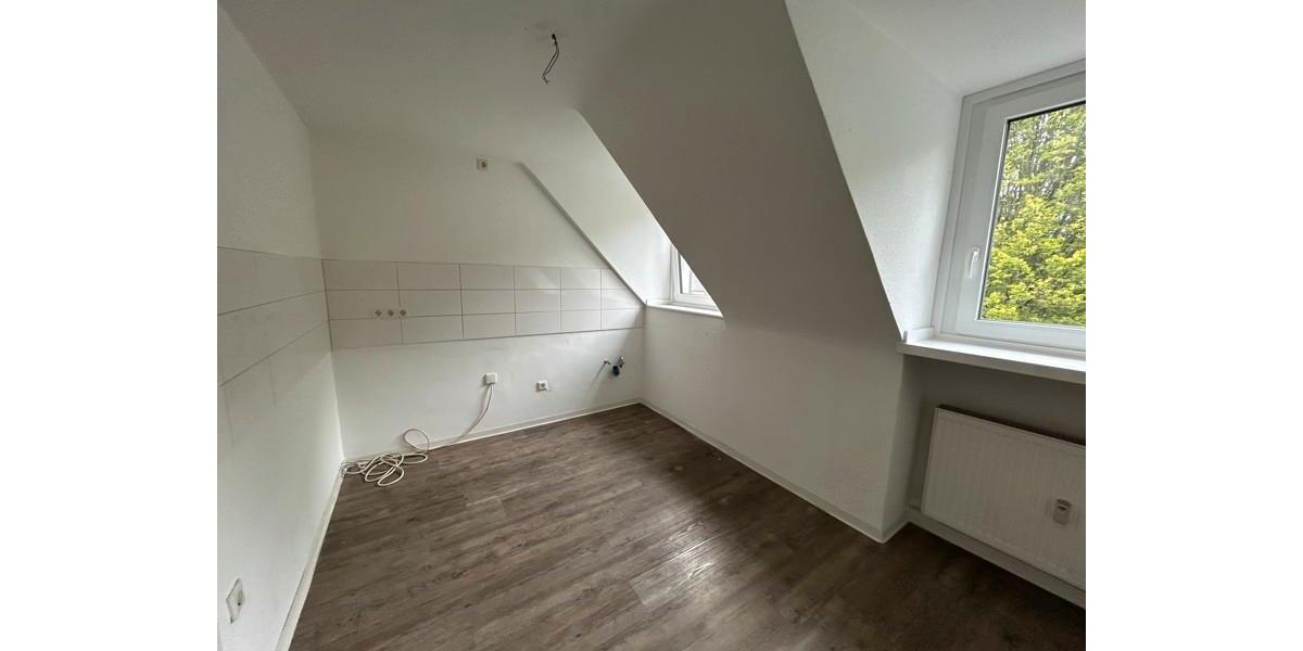 Dachgeschoßwohnung Essen Stadtbezirk VI - 3 Zimmer, 72 m&sup2;, 590&euro; | Angebot:26275256