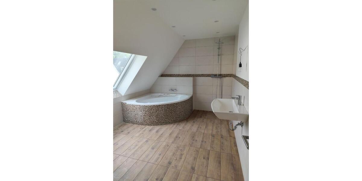 Doppelhaushälfte Essen Stadtbezirk VIII - 5.5 Zimmer, 134 m&sup2;, 2.350&euro; | Angebot:24130141