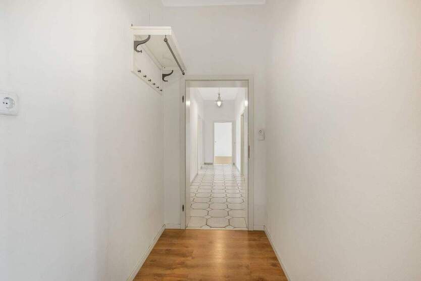 Großzügige 5-Zimmer-Wohnung mit Wintergarten & privatem Innenhof in Oberbilk 5 zimmer