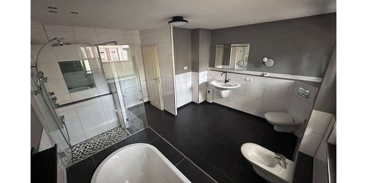 Mehrfamilienhaus mit 3 Wohneinheiten in ruhiger Sackgassenlage - Mehrfamilienhaus, Wohnhaus Oberhausen Alstaden | Angebot:27493794