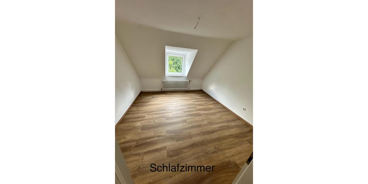 Dachgeschoßwohnung Gelsenkirchen Gelsenkirchen-Nord - 3 Zimmer, 61 m&sup2;, 700&euro; | Angebot:25635942