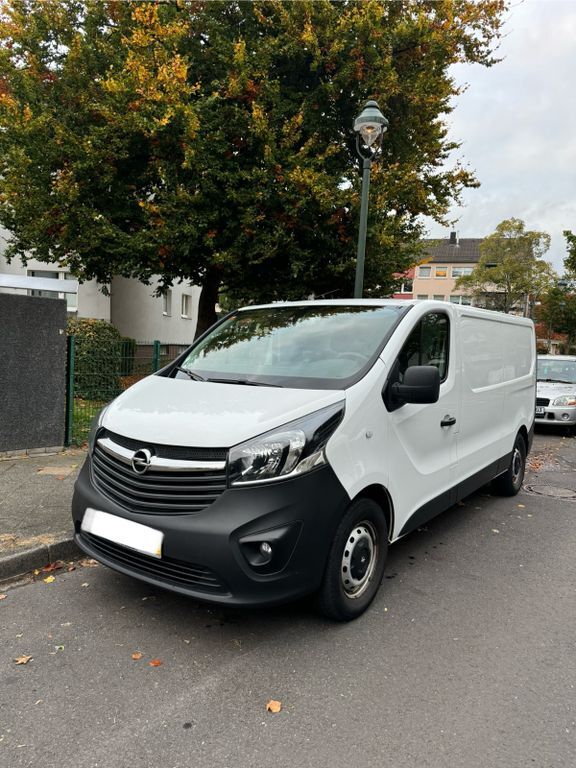 Opel Vivaro 180.673 km 11.500 € Düsseldorf 40459