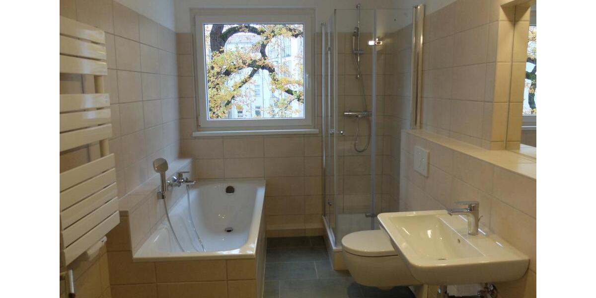 83 qm Charlottenburg aufwendig saniert mit Option auf Stellplatz. 3 zimmer