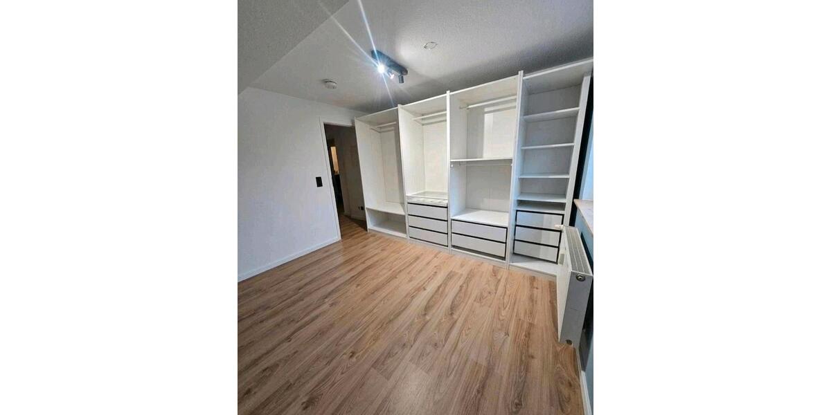 Dachgeschoßwohnung Gelsenkirchen Gelsenkirchen-West - 3 Zimmer, 65 m&sup2;, 840&euro; | Angebot:26415562