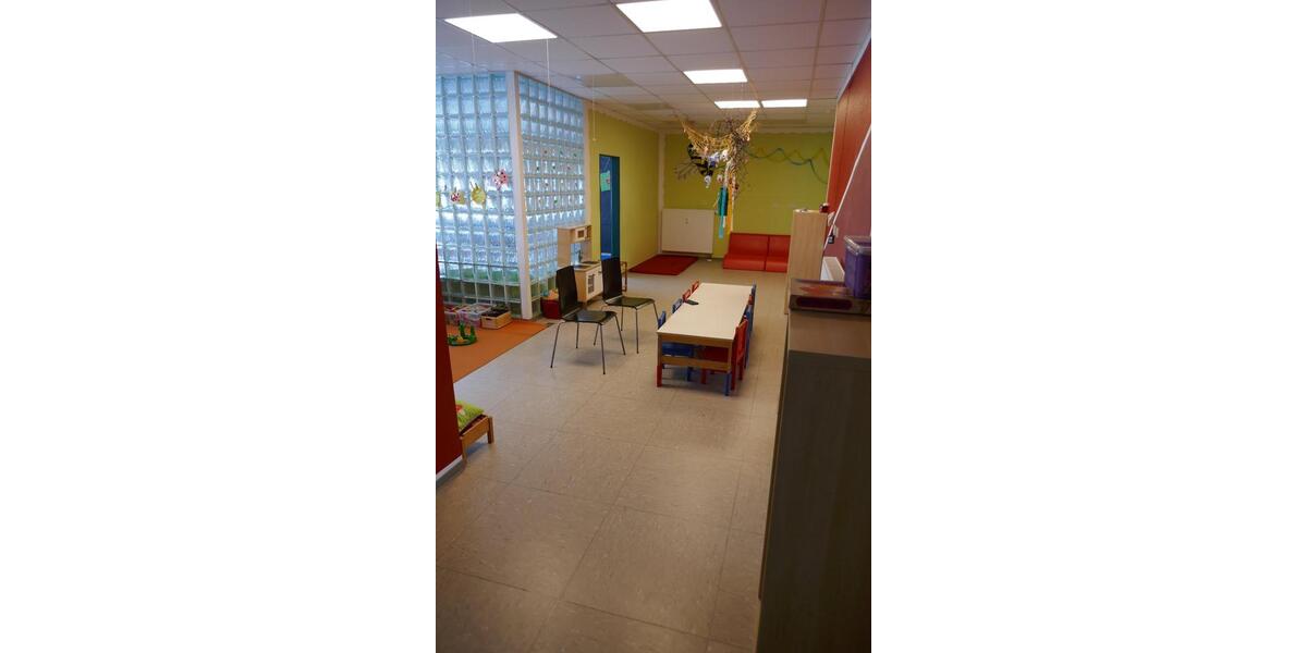 5 große helle Räume Parterre zentrumsnah, Garten und Parkplätze zimmer