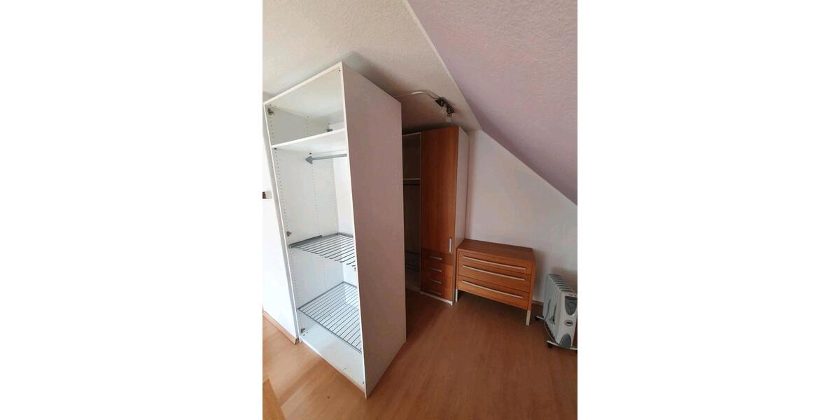 Dachgeschoßwohnung Essen Stadtbezirk VII - 2.5 Zimmer, 68 m&sup2;, 360&euro; | Angebot:25309683