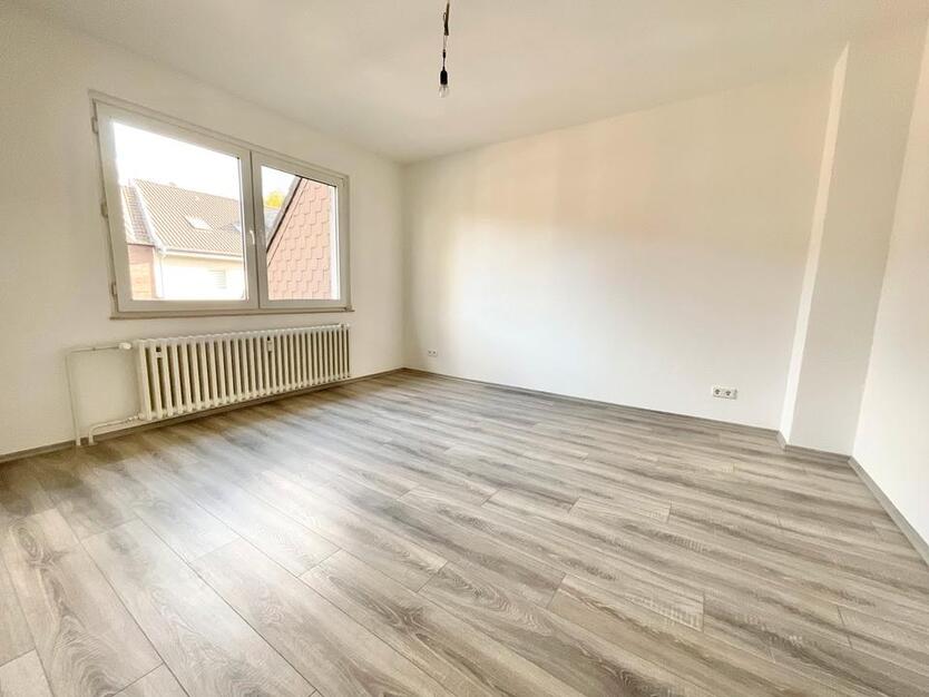 Frisch renovierte 2-Zimmer-Wohnung mit Balkon! zimmer