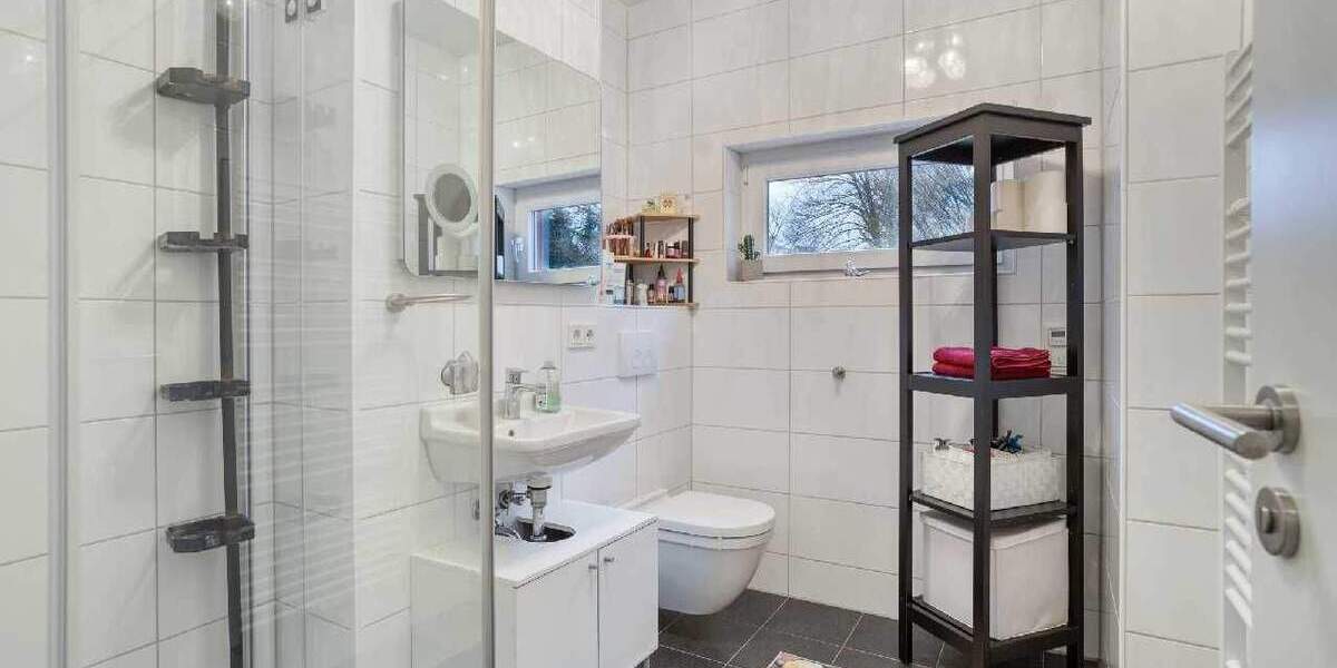 Moderne Doppelhaushälfte mit sonnigem Garten, Dachterrasse und Garage in Ratingen-Lintorf 5 zimmer