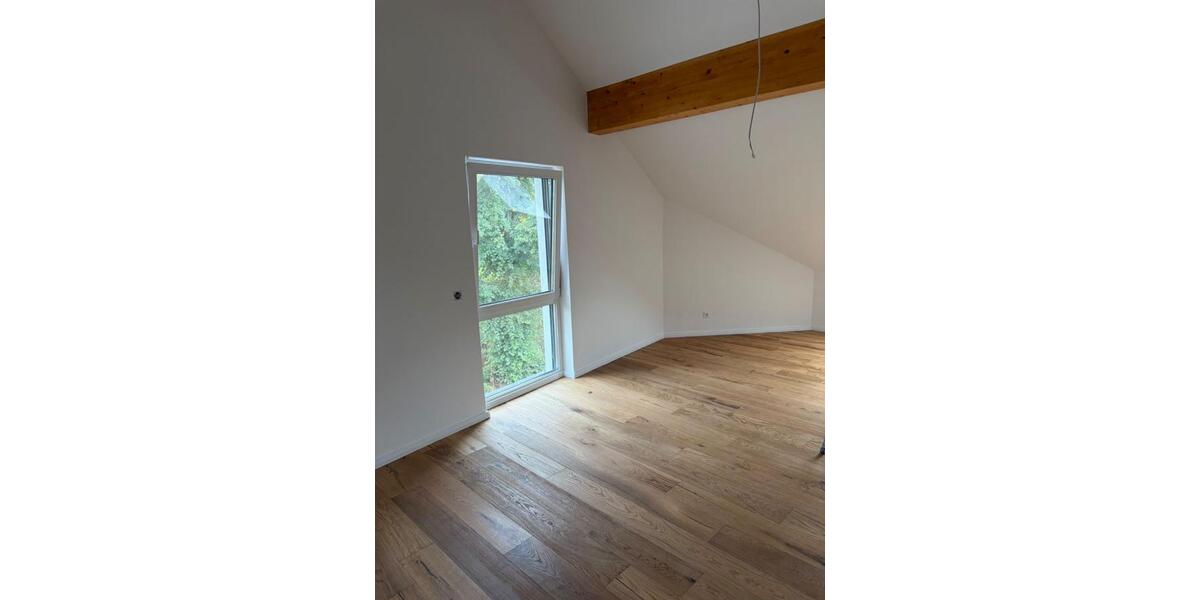 Provisionsfrei* Das letzte EinfamilienhausMittelhaus mit PV+Speicher 10,4 KW+Garage 140m zum Rheinufer Energiebedarf 22,4 kWhm2a - Einfamilienhaus Duisburg Essenberg | Angebot:27447235