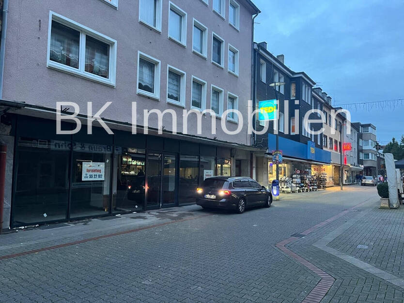 ** RESERVIERT ! Ladenlokal in der Einkaufsstraße zu vermieten..**