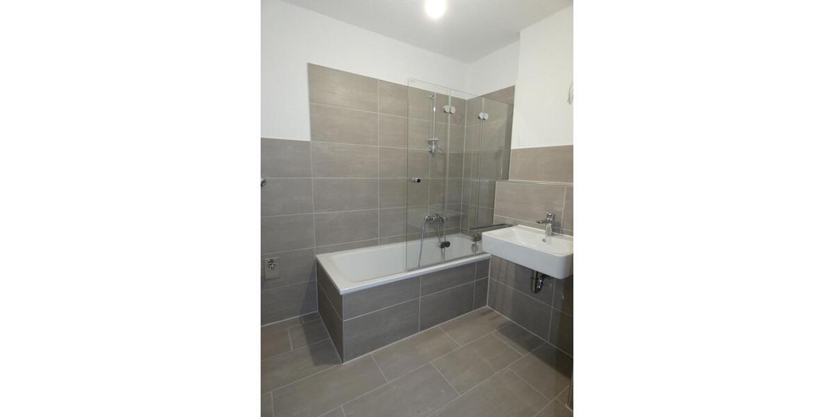 *** Attraktive 3-Zi.-Whg. mit Balkon! Erstbezug nach Sanierung! *** 3 zimmer