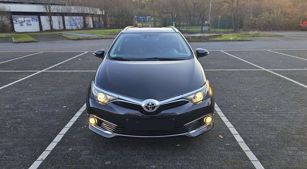 Toyota Auris 166.000 km 7.999 &euro; Essen 45279