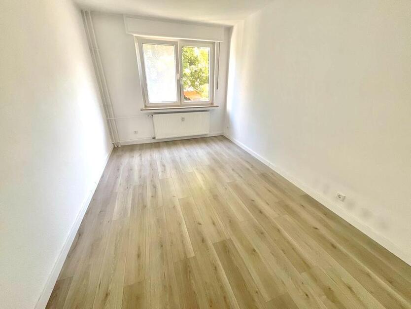 Schöne Erdgeschosswohnungwohnung mit 3 Zimmern und Balkon zimmer