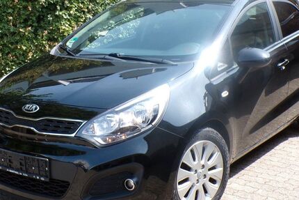 Kia Rio 163.000 km 3.940 € Düsseldorf 40468
