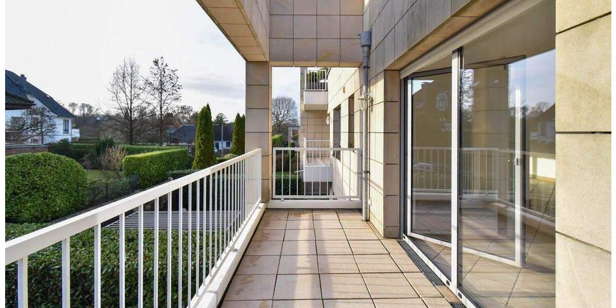 Stilvoll in Spitzenlage! Barrierefreie 4½ R.-Wohnung mit Aufzug, Balkon & 2 Garagen in Bredeney 4 zimmer