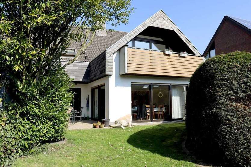 Haus zum Kaufen in Neuss 1.200.000 € 355.1 m²