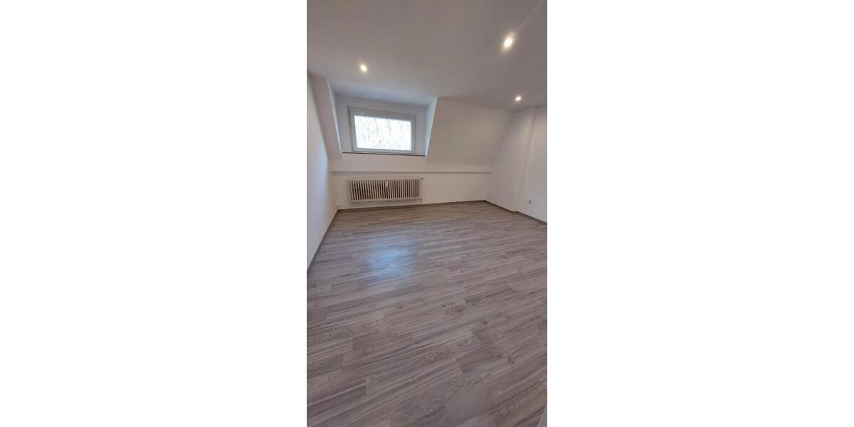 Dachgeschoßwohnung Oberhausen Biefang - 3.5 Zimmer, 75 m&sup2;, 530&euro; | Angebot:25918413