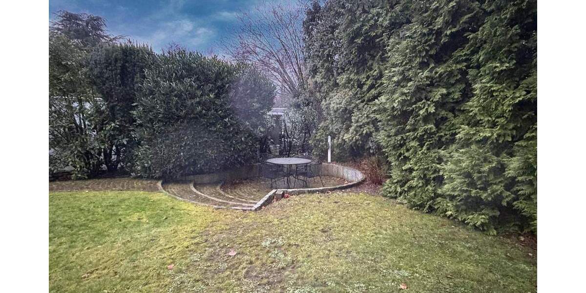 Doppelhaushälfte mit großzügigem Grundstück, Kamin und Doppelgarage 4 zimmer