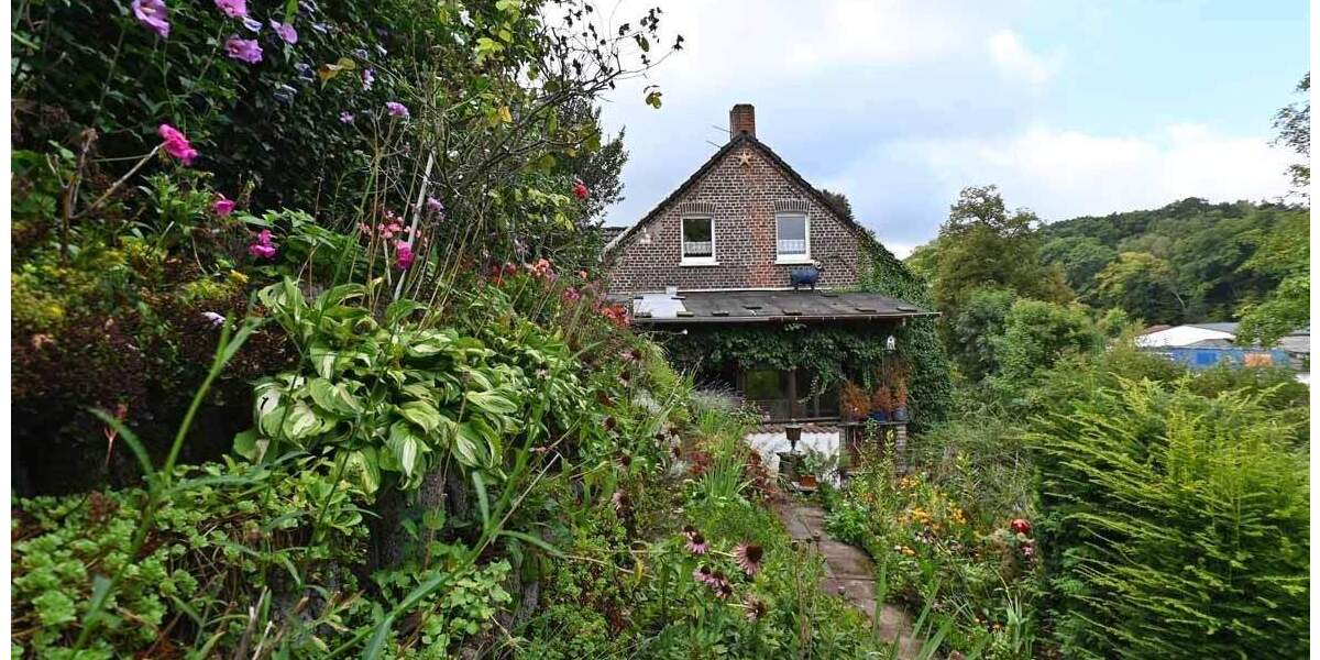 Once in a Lifetime! Freistehendes, kernsanierungsbedürftiges Jahrhundertwendehaus in Kettwig 6 zimmer