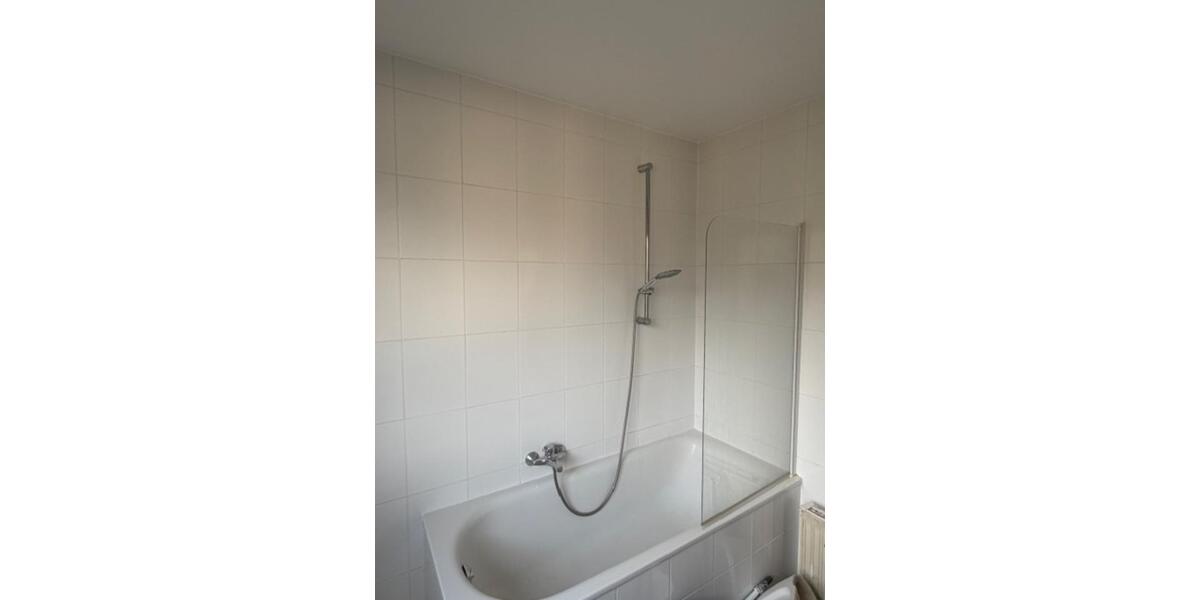 Sonnige 2,5 Zi. Wohnung m. Balkon, frisch saniert 2.5 zimmer