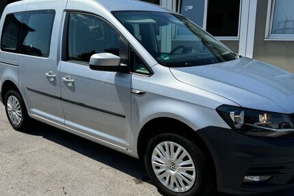 VW Caddy 145.000 km 10.900 € Düsseldorf 40231