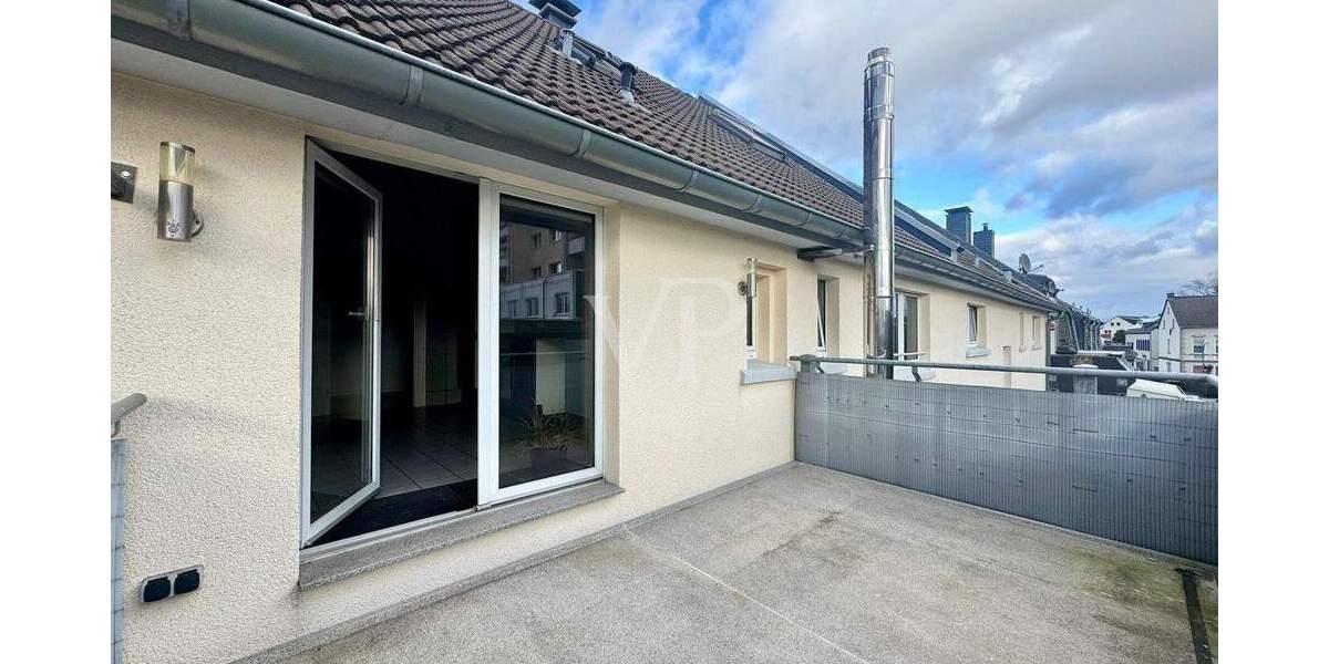 Stilvolle 4-Zimmer-Altbauwohnung mit Balkon, Kamin & Ausbaureserve in Velbert-Mitte 4 zimmer