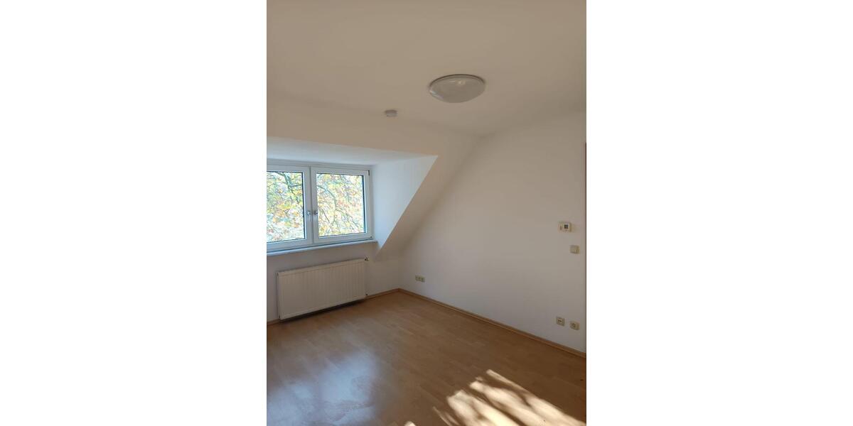 Dachgeschoßwohnung Essen Stadtbezirk V - 1 Zimmer, 35 m&sup2;, 250&euro; | Angebot:24676977