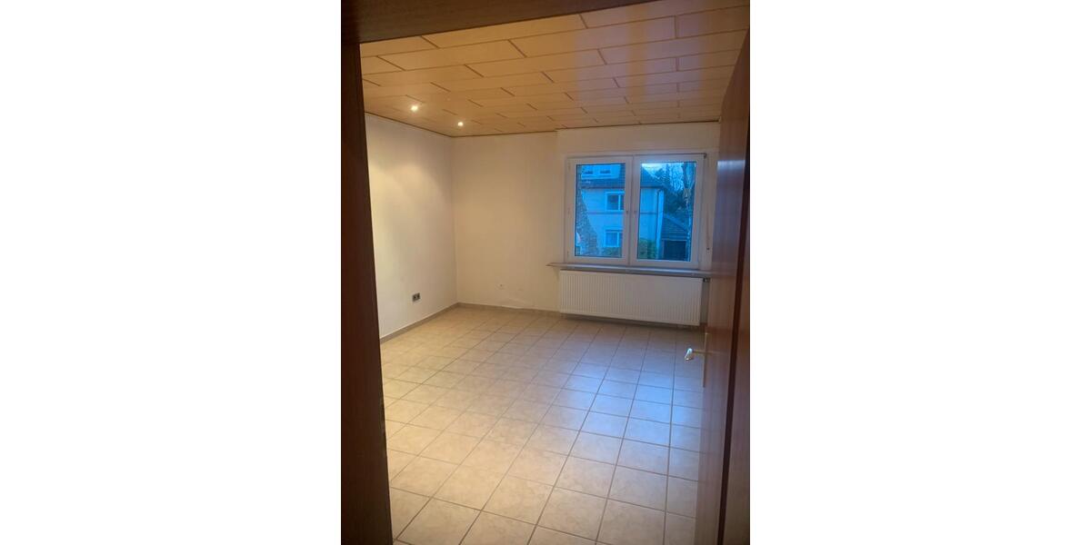 Helle Zweieinhalbzimmer-Wohnung im 1. OG mit 64 m2 2 zimmer